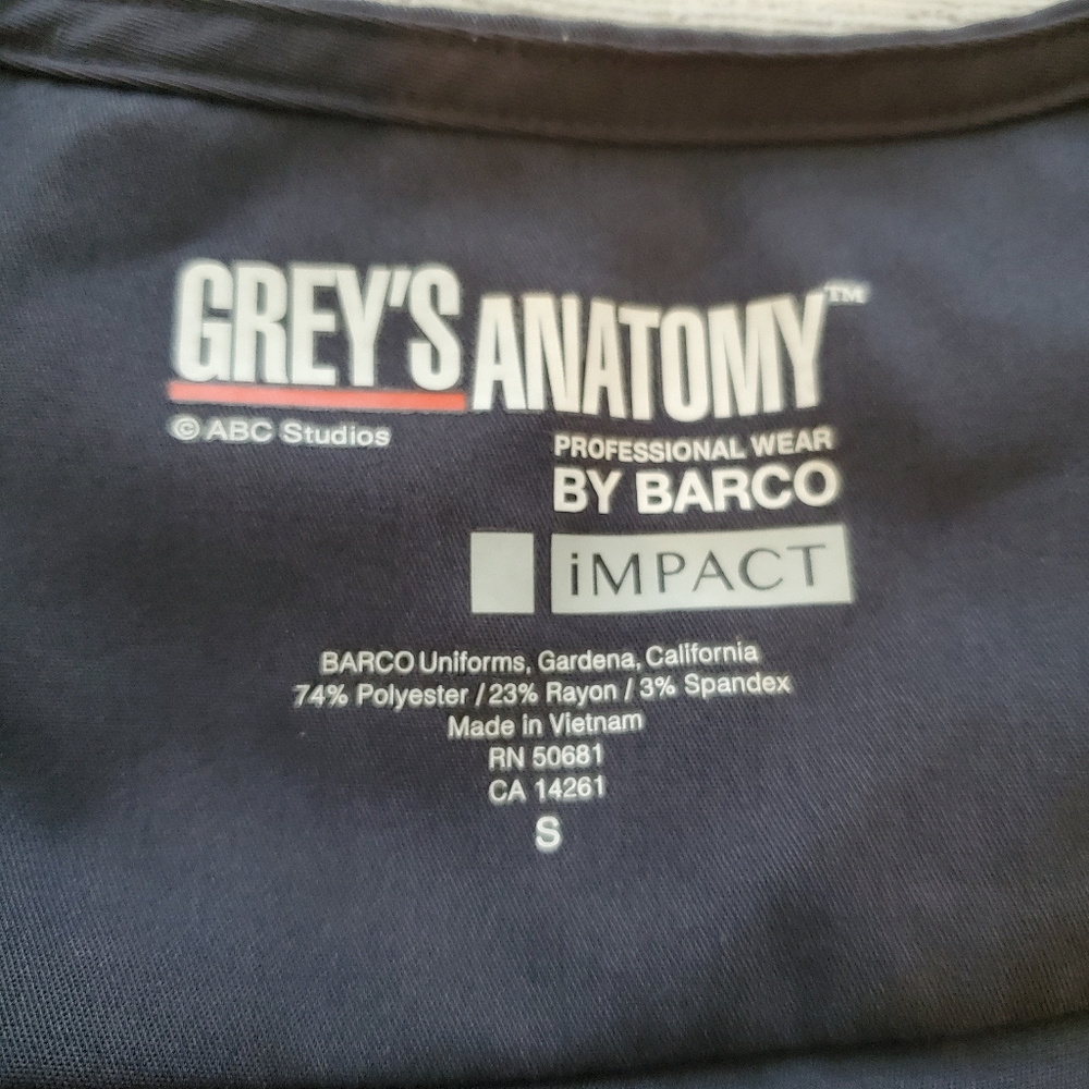 Greys Anatomy Women's charcoal grey scrub top. Size small. - Picture 2 of 9